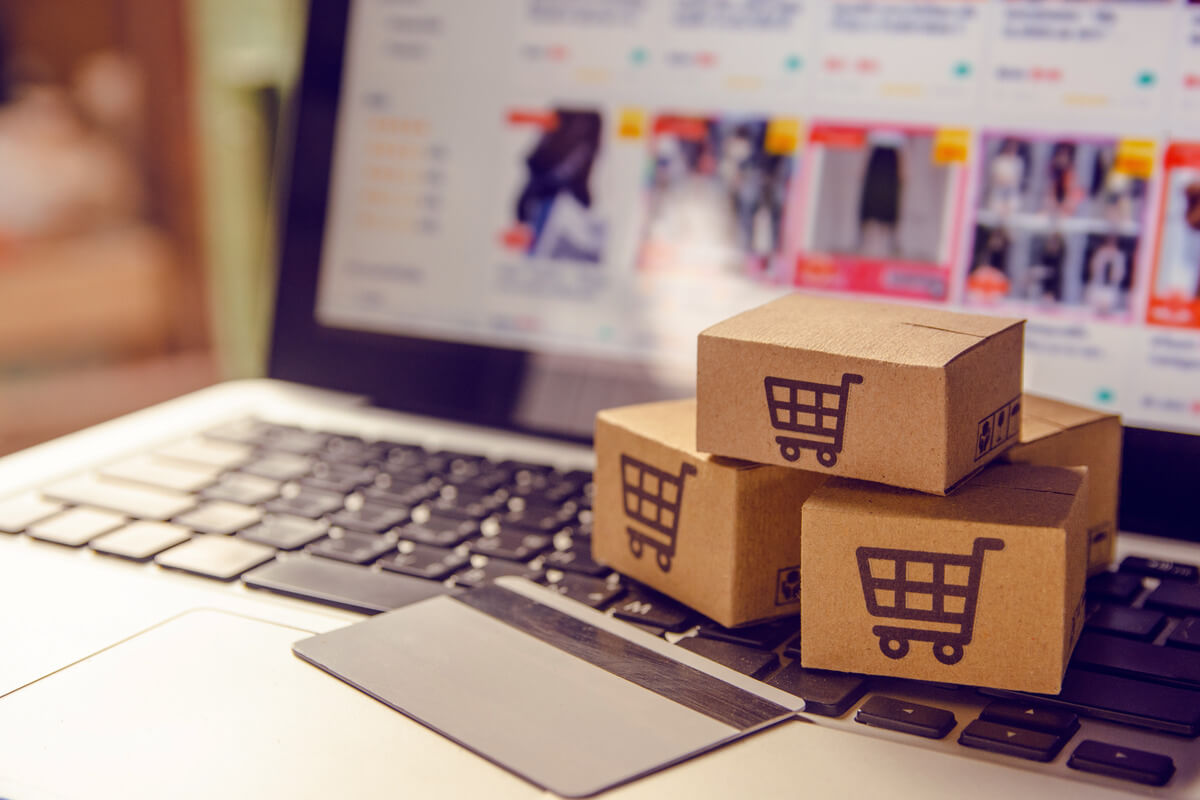 delivery boxes and credit card on a laptop
